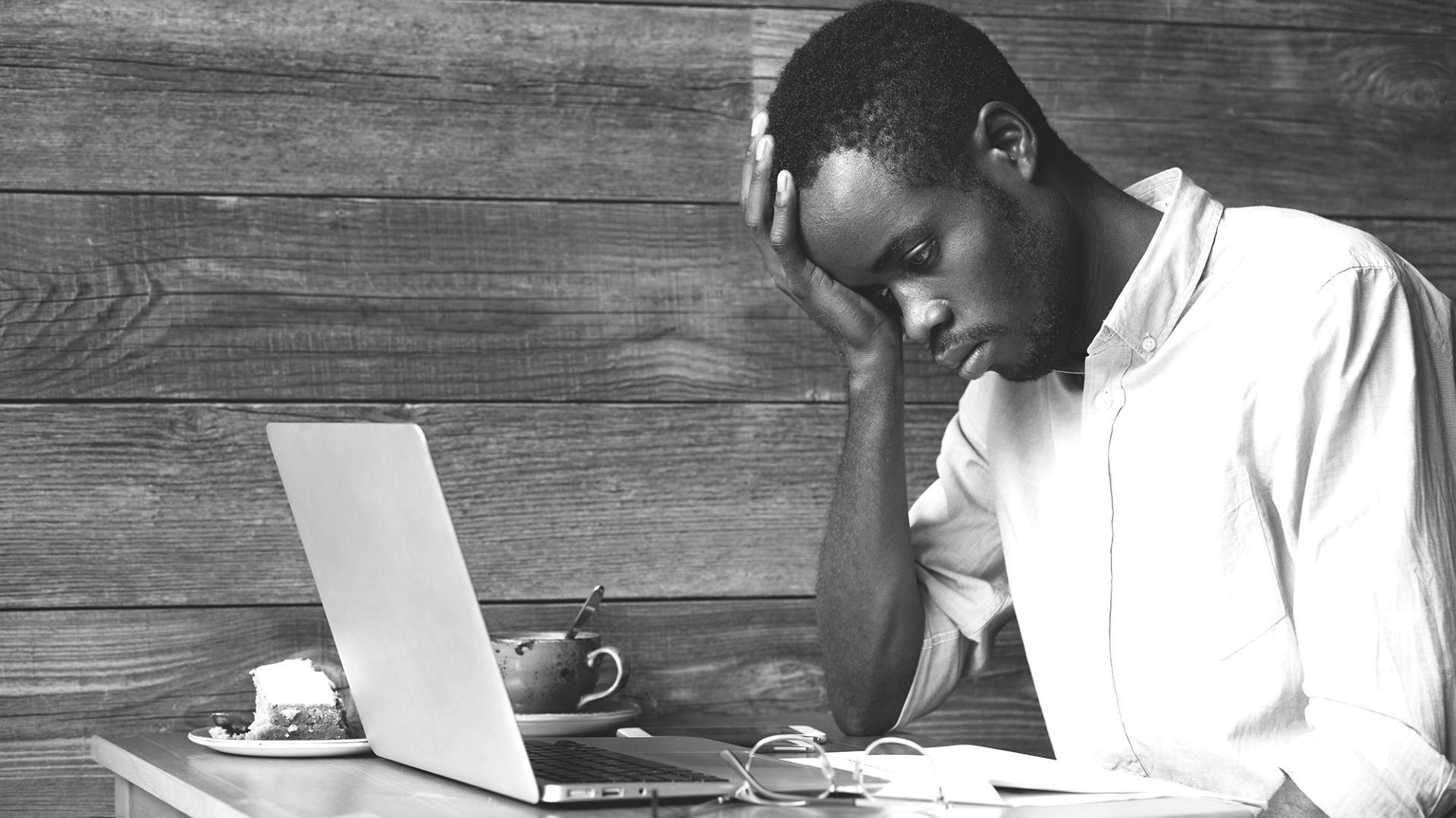 Profesionales colaborando en estrategias de diversificación empresarial